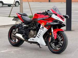 Moto de course QJMOTOR SRK600 à refroidissement liquide 600cc - Product Image 1