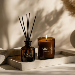 Ensemble de bougies parfumées en cire de soja AIKUN Factory OEM personnalisées, sans fumée, à combustion propre, pour la décoration et la relaxation à la maison et dans la chambre. - Product Image 1