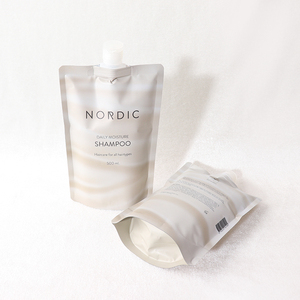 Sachet Doypack personnalisé style nordique, finition mate, rechargeable, avec bec verseur et bouchon refermable, pour emballage de shampoing et soins capillaires hydratants quotidiens - Product Image 2