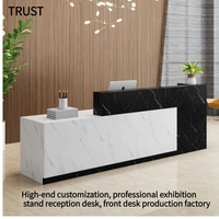 Bureau d'accueil moderne de luxe haut de gamme en aggloméré peint avec façade miroir