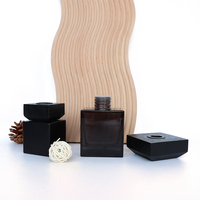 Bouteille diffuseur de parfum en verre noir de luxe carrée 100ml 200ml 500ml avec couvercle en bois