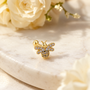 Orecchini a perno Mini Bee da donna, design a barretta sottile, gioielli per l'orecchio semplici e carini per tutti i giorni - Product Image 2