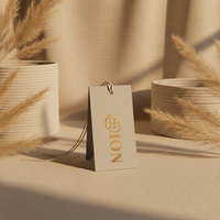 Étiquettes suspendues en papier de luxe personnalisées, étiquettes en carton épais avec logo en feuille d'or pour jeans, sacs, bijoux