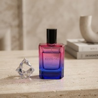 Flacons de parfum de luxe carrés de 50 ml personnalisés en usine, flacons de parfum en verre dégradé bleu avec bouchon noir