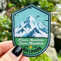 Écussons et badges brodés 3D personnalisés avec logo, thermocollants pour vêtements, sacs à dos, t-shirts - Formes fleur et cœur, couleur personnalisée