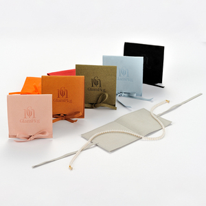 <span class=keywords><strong>Pochette</strong></span> à Bijoux Plate en Velours GLAMPKG avec Logo Personnalisé, <span class=keywords><strong>Pochette</strong></span> Colorée en Microfibre pour Colliers, Bracelets <span class=keywords><strong>et</strong></span> Bagues avec Lien - Product Image 3