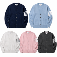 Suéter Cárdigan Personalizado OEM ODM para Hombre, Cuello en V, 4 Rayas, Botones al Frente, Bolsillo, 5 Colores, Venta al Por Mayor, Marca Privada, Pedido al Por Mayor