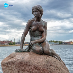 Escultura de Jardín de Bronce de Tamaño Real de Sirena Sentada sobre una Roca, con Acabado Patinado y Forma Personalizada - Product Image 3