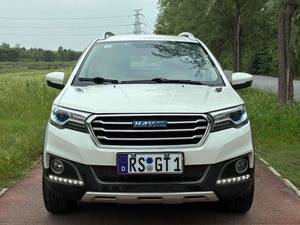 16ème modèle de Haval H1, avec un corps blanc, intérieur rouge et noir, transmission manuelle 1.5L. Équipé de tout le nécessaire - Product Image 2