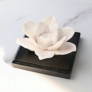 <span class=keywords><strong>Diffuseur</strong></span> d'huiles essentielles en céramique parfumée à la fleur de lotus avec base en bois pour la maison, en porcelaine, pour l'aromathérapie, vente en gros - Product Image 6