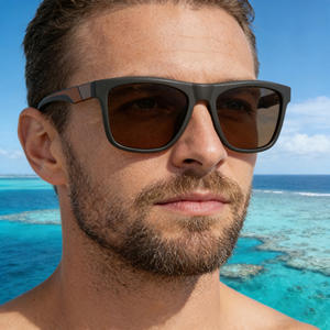 Lunettes de soleil polarisées Lafuma à monture carrée pour hommes, protection UV400, monture en plastique noir et métal, pour la conduite en extérieur - Product Image 1