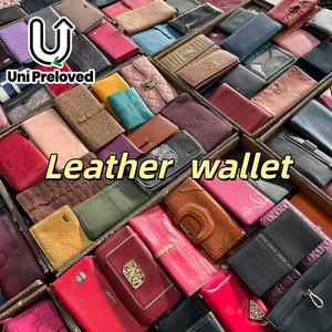 A11-2 Vente en gros de portefeuilles d'<span class=keywords><strong>occasion</strong></span>, portefeuilles en cuir d'<span class=keywords><strong>occasion</strong></span>, sacs mixtes pour hommes et femmes, styles classiques, sacs d'<span class=keywords><strong>occasion</strong></span> en balles, approvisionnement en vrac - Product Image 1