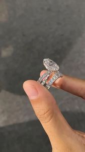 Anillo de Compromiso Clásico con Diamante Ovalado de 2 Quilates Cultivado en Laboratorio, Oro Amarillo de 14K, Joyería Nupcial con Certificación IGI - Product Image 2