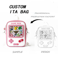 Sac bandoulière Ita Bolsa rose tendance en forme de boîte de jeu, personnalisable en gros, avec fenêtre transparente pour l'affichage de pins d'anime, pour convention d'anime