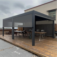 Pergola insonorisée et isolée thermiquement, toit et écrans latéraux en double vitrage pour espace extérieur