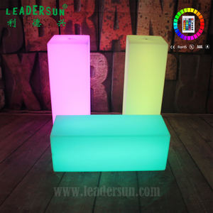 Caja de Luz LED Personalizada con Soporte, Impresión de Logotipo Personalizada, Columna de Exhibición Iluminada Inalámbrica para Ferias y Eventos - Product Image 4