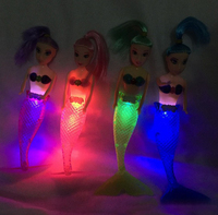 Bas prix 20cm belles poupées de sirène princesse populaires avec jouet de sirène de mode légère pour cadeau