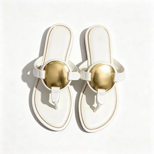 Sandales plates pour femmes, à enfiler, bout rond, avec accent métallique, antidérapantes, pour l'été, la plage, décontractées, dessus en PU, doublure en microfibre - Product Image 2