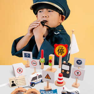 Juguete de Madera para Niños para Jugar a las Profesiones, Simulando la Policía de Tráfico, un Juguete Educativo y Entretenido. - Product Image 5