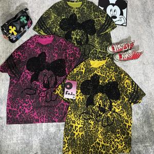 T-shirt Oversize de Qualité Supérieure, Durable et Respirant, à Imprimé Léopard Vert Scintillant avec Patch Dessin Animé, Idéal pour le Quotidien - Product Image 1