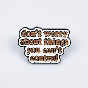Broche en alliage avec motif de <span class=keywords><strong>phrase</strong></span> anglaise créative, design émail goutte d'huile, texte coloré, pour décoration de sac à dos, en stock, vente en gros - Product Image 3