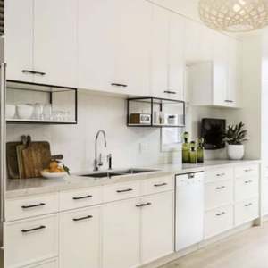 Armoires de cuisine en bois massif de style moderne de luxe avec robinet en contreplaqué traité à l'acrylique, glissière de tiroir, panier de tiroir, design de dosseret - Product Image 1