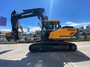Excavadora de cadenas Hyundai HX210HD usada en excelentes condiciones, original, con motor Cummins, bomba Kawasaki y engranajes de alta eficiencia. - Product Image 2