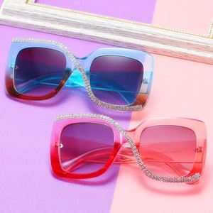 Lunettes de soleil carrées surdimensionnées de luxe vintage personnalisées avec strass et diamants pour femme - Product Image 3