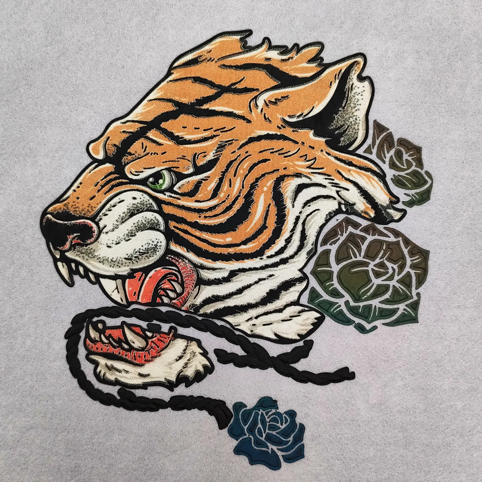 EYD Desenho de tigre de couro de alta qualidade logotipo bordado impressão transferência de calor personalizada para moletom com capuz
