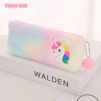 Conception populaire pas facile à tacher étui à stylo en peluche licorne sac de stylo de papeterie de dessin animé respectueux de la peau pour les étudiants