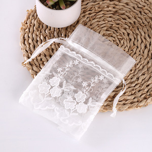 Sacs-cadeaux en <span class=keywords><strong>organza</strong></span> en dentelle blanche Sac à sachets en mousseline blanche Broderie Sacs en <span class=keywords><strong>organza</strong></span> pour faveurs de mariage rustiques - Product Image 5