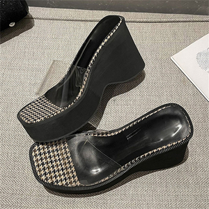 Sandales compensées noires de haute qualité, style 2025, talons hauts souples, nouvelle collection été, en PVC transparent, pour femmes à pied large - Product Image 4