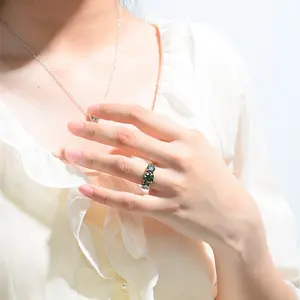 カスタム高品質の婚約指輪ファインジュエリー925スターリングシルバーカラフルなモアッサナイトリング女性のための美しいギフトジュエリー