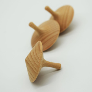 Gioco tradizionale per bambini trottola a forma di imbuto trottola in legno trottola in legno di faggio - Product Image 5