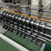 Machine d'assemblage automatique de cloisons en carton ondulé