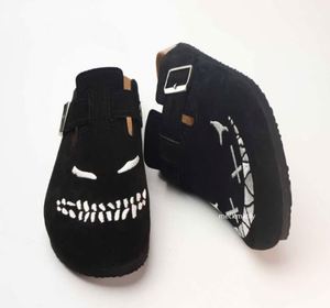 Mules Unisex de Gamuza de Alta Calidad, Pantuflas de Cuero de Lujo Personalizadas - Diseño Antideslizante, Aptas para Hombres y Mujeres - Product Image 3