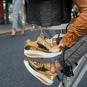 Zapatillas deportivas casuales de moda para mujer con suela gruesa y elevada, de malla transpirable, diseño dorado brillante estilo palacio para caminar - Product Image 1