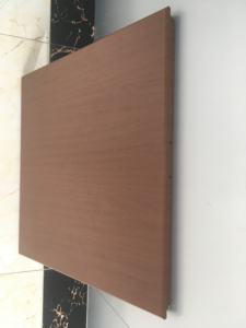 Faux <span class=keywords><strong>plafond</strong></span> en aluminium à grain de bois 600*600 mm Panneau de <span class=keywords><strong>plafond</strong></span> en aluminium à texture de bois 2*2 pieds pour décoration intérieure - Product Image 3