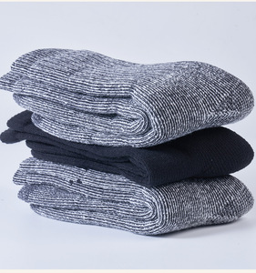 Custom <b>Wool</b> Hiking Socks <b>Thermal</b> Warm Outdoor Sports Crew Socks Moisture Wicking Cushion Winter Hiking Socks for Men - Product Image 5