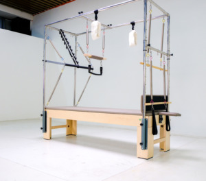 Equipo Profesional de Fisioterapia Inteligente: Cadillac Tower Reformer de Madera de Arce, Todo en Uno - Product Image 2