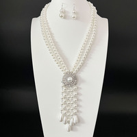 Collier de perles goutte d'eau, luxe léger, style palais rétro de niche, robe de mariée, collier à pampilles exagérées
