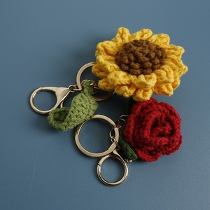 Breloque de sac en <span class=keywords><strong>laine</strong></span> tricotée à la main pour femme, pendentif en crochet, <span class=keywords><strong>porte</strong></span>-clés de Noël avec motif de rose et de tournesol - Product Image 2
