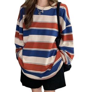 เสื้อคู่รักแฟชั่นแขนยาว เสื้อสเวตเชิ้ตผ้าฝ้ายใส่สบาย ลายทางสไตล์แพรรี่ เสื้อยืดบาง - Product Image 2