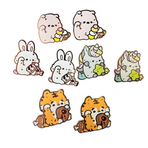 Spilla in Smalto Nero con Design di Personaggi Animali Cartoon, Estetica Placcata in Metallo e Logo Commemorativo - Product Image 6