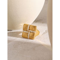 Bague personnalisée en acier inoxydable pour femme, grand modèle, plaqué or 18 carats, carrée texturée avec strass, bijoux de mode