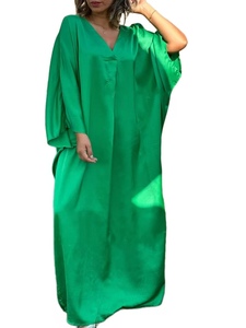 <span class=keywords><strong>Abito</strong></span> Vestaglia da Donna Taglie Forti Autunnale <span class=keywords><strong>a</strong></span> <span class=keywords><strong>Maniche</strong></span> Lunghe in Raso Lucido Liscio, Vestibilità Ampia, Casual, <span class=keywords><strong>con</strong></span> Scollo <span class=keywords><strong>a</strong></span> V e <span class=keywords><strong>Maniche</strong></span> <span class=keywords><strong>a</strong></span> <span class=keywords><strong>Pipistrello</strong></span> - Product Image 3