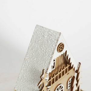 بيت قرية خشبي مضاء لعيد الميلاد، زينة طاولة، بيوت عيد الميلاد، كوخ خشبي أبيض لامع، منزل بإضاءة LED - Product Image 4