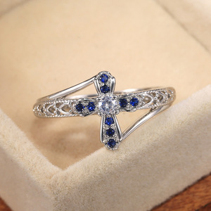 Anello Cavo alla Moda dal Design Minimalista ed Elegante, Gioiello da Donna per Uso Quotidiano, Anello Statement - Product Image 1