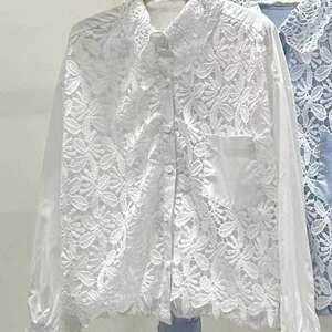 Boutique en gros été nouvelle mode <span class=keywords><strong>crochet</strong></span> fleur dentelle <span class=keywords><strong>faux</strong></span> deux pièces épissage cordon lâche chemise pour femmes - Product Image 2