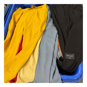 Pantalones de mujer usados - Product Image 1